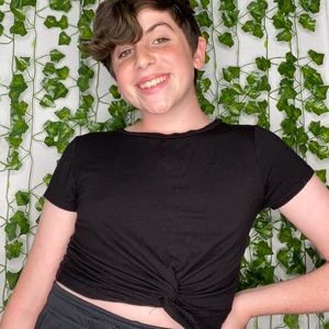 gaze knotted black crop top